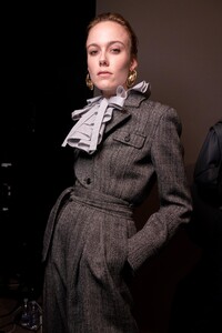 backstage-defile-alberta-ferretti-automne-hiver-2020-2021-milan-coulisses-207.thumb.jpg.8f956fdd494adc83dd3d0f248194fa73.jpg