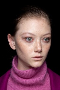 backstage-defile-alberta-ferretti-automne-hiver-2020-2021-milan-coulisses-283.thumb.jpg.9fa3b0bb13a57c6c101b165972b024b0.jpg