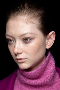 backstage-defile-alberta-ferretti-automne-hiver-2020-2021-milan-coulisses-284.thumb.jpg.7594028a8f761fe2a97875951b4425fb.jpg