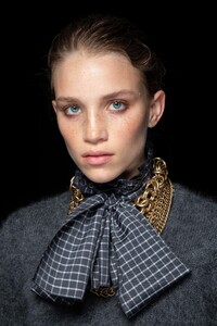 backstage-defile-alberta-ferretti-automne-hiver-2020-2021-milan-coulisses-300.thumb.jpg.d8974d5c0d610a6017bfc319aeac2316.jpg