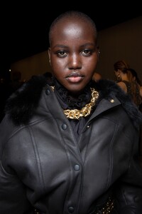 backstage-defile-alberta-ferretti-automne-hiver-2020-2021-milan-coulisses-335.thumb.jpg.82174a533456012343aa8870d48fc544.jpg