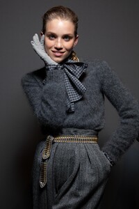 backstage-defile-alberta-ferretti-automne-hiver-2020-2021-milan-coulisses-375.thumb.jpg.01a33c8c7cb65b8900330e096a14e0e9.jpg