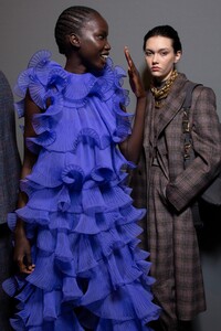 backstage-defile-alberta-ferretti-automne-hiver-2020-2021-milan-coulisses-385.thumb.jpg.efac96ad80ecd1e3905ecdfe5955ae46.jpg