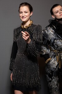 backstage-defile-alberta-ferretti-automne-hiver-2020-2021-milan-coulisses-393.thumb.jpg.db4423f956ff16b236dc54995cc458d0.jpg