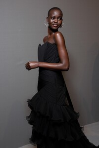 backstage-defile-alberta-ferretti-automne-hiver-2020-2021-milan-coulisses-409.thumb.jpg.6fc119eeeb75417e664fbe2f50a4fbde.jpg