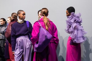 backstage-defile-alberta-ferretti-automne-hiver-2020-2021-milan-coulisses-447.thumb.jpg.c7095857d48419d8897ec7768a7b4204.jpg