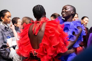 backstage-defile-alberta-ferretti-automne-hiver-2020-2021-milan-coulisses-468.thumb.jpg.ff94931642807f01bf434f96b1eef511.jpg