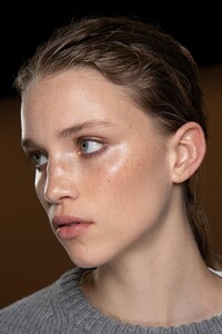 backstage-defile-alberta-ferretti-automne-hiver-2020-2021-milan-coulisses-9.thumb.jpg.bf4b2fca048a770e4c3562f53791614f.jpg