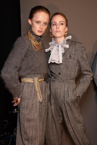 backstage-defile-alberta-ferretti-automne-hiver-2020-2021-milan-coulisses-90.thumb.jpg.d190d48bccdc830ebf828ffe04863cb6.jpg