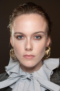 backstage-defile-alberta-ferretti-automne-hiver-2020-2021-milan-coulisses-91.thumb.jpg.a34c276ce5cbdc2c893010fbe3bdd0fd.jpg
