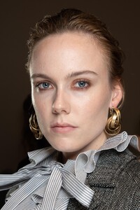 backstage-defile-alberta-ferretti-automne-hiver-2020-2021-milan-coulisses-92.thumb.jpg.17b8a24693b42eecbc2edea452d9412b.jpg