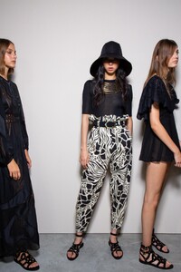 backstage-defile-alberta-ferretti-printemps-ete-2020-milan-coulisses-61.thumb.jpg.e08154245f3328b920af31c1ea549a13.jpg