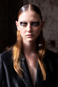 backstage-defile-ann-demeulemeester-printemps-ete-2020-paris-coulisses-72.thumb.jpg.e9777d66fbfd0c42fc30f9a8be2a2a28.jpg