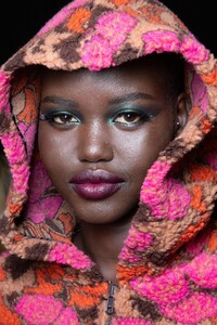 backstage-defile-anna-sui-automne-hiver-2020-2021-new-york-coulisses-51.thumb.jpg.6ddcc2b70d5654c6bb61a3cb96c2fa4e.jpg