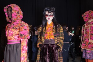 backstage-defile-anna-sui-automne-hiver-2020-2021-new-york-coulisses-52.thumb.jpg.9318f4c5f7b12306254d6ef8009f46db.jpg