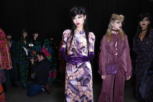 backstage-defile-anna-sui-automne-hiver-2020-2021-new-york-coulisses-54.thumb.jpg.f2bd766ce01b6bbb3ab0b0d4d48c6a2f.jpg