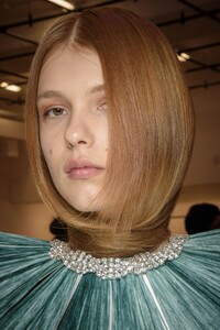 backstage-defile-area-automne-hiver-2020-2021-new-york-coulisses-40.thumb.jpg.ee2711fb69e87fd0daf56d96e3f4f9bc.jpg