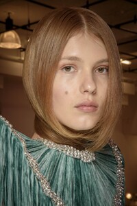 backstage-defile-area-automne-hiver-2020-2021-new-york-coulisses-43.thumb.jpg.c4e6dfcd9b0892f643bbd67f132c01fe.jpg