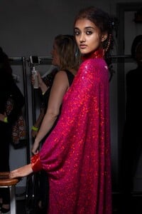 backstage-defile-ashish-printemps-ete-2020-londres-coulisses-44.thumb.jpg.61793018ec0b933cc551f1c191f6352a.jpg