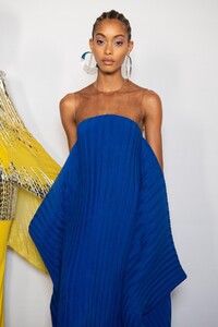 backstage-defile-balmain-printemps-ete-2020-paris-coulisses-141.thumb.jpg.c22cd0ab3badd456b427d2e28bcaf625.jpg