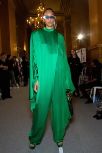 backstage-defile-balmain-printemps-ete-2020-paris-coulisses-194.thumb.jpg.f65cb8eca4dbb02b991c2b358960f284.jpg