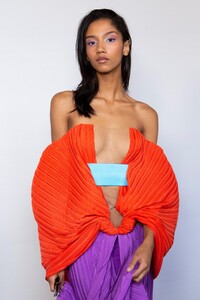 backstage-defile-balmain-printemps-ete-2020-paris-coulisses-209.thumb.jpg.df29eed43b81c3ed4786e14e661f234e.jpg