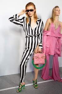 backstage-defile-balmain-printemps-ete-2020-paris-coulisses-264.thumb.jpg.31e042aa1ec59f328db90f9f4d20938c.jpg