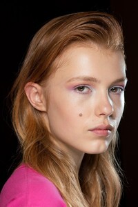 backstage-defile-balmain-printemps-ete-2020-paris-coulisses-33.thumb.jpg.dfe5e7138ef390b0dff251f5749dff98.jpg