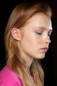 backstage-defile-balmain-printemps-ete-2020-paris-coulisses-34.thumb.jpg.df9ddbaa376d40906fcb92b7c6dd334f.jpg