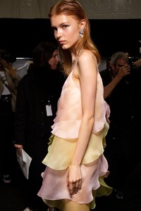 backstage-defile-blumarine-printemps-ete-2020-milan-coulisses-113.thumb.jpg.25860df0341e5e0f1984ddb5dd38c9d6.jpg