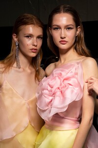 backstage-defile-blumarine-printemps-ete-2020-milan-coulisses-117.thumb.jpg.daf68769e3fac1f86567bb8bd3eacfdd.jpg