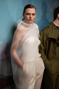 backstage-defile-brandon-maxwell-automne-hiver-2020-2021-new-york-coulisses-32.thumb.jpg.626c207432ec3c26e765a0924629473c.jpg