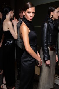 backstage-defile-brandon-maxwell-automne-hiver-2020-2021-new-york-coulisses-37.thumb.jpg.08695180aa44cb1dc1a71c0424c7b884.jpg