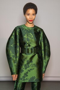 backstage-defile-carolina-herrera-automne-hiver-2020-2021-new-york-coulisses-84.thumb.jpg.653c7d2bf0ae50905d740b03307d2ebf.jpg