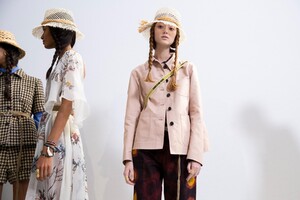 backstage-defile-christian-dior-printemps-ete-2020-paris-coulisses-241.thumb.jpg.dc32a464e73795434bec74f0055bb6a2.jpg