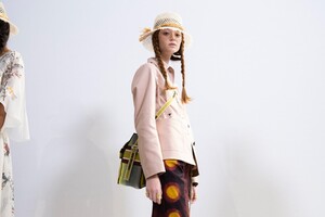 backstage-defile-christian-dior-printemps-ete-2020-paris-coulisses-242.thumb.jpg.765536f9f19abda3eea5091e2438c81e.jpg