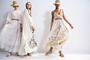backstage-defile-christian-dior-printemps-ete-2020-paris-coulisses-259.thumb.jpg.df8accf9a102876afed2be6f7270c3a3.jpg