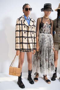 backstage-defile-christian-dior-printemps-ete-2020-paris-coulisses-393.thumb.jpg.192ad033130f7156925080012d9b426e.jpg