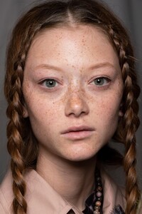 backstage-defile-christian-dior-printemps-ete-2020-paris-coulisses-74.thumb.jpg.9cf5725ba73c7e85aca634ea3d7bf253.jpg