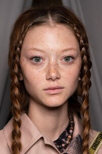backstage-defile-christian-dior-printemps-ete-2020-paris-coulisses-76.thumb.jpg.9918b263c243ae90e06d57083cab4cbf.jpg
