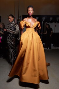 backstage-defile-christian-siriano-automne-hiver-2020-2021-new-york-coulisses-141.thumb.jpg.aab85c5aec420a2e77a29a9b8dac42a1.jpg