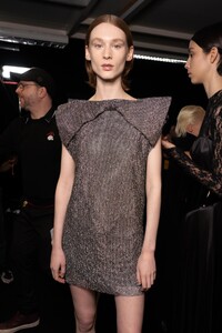 backstage-defile-christopher-kane-automne-hiver-2020-2021-londres-coulisses-87.thumb.jpg.f30a7ce9cb21ca8f2ec1c5d329f9b05a.jpg