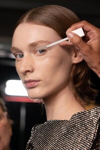 backstage-defile-christopher-kane-automne-hiver-2020-2021-londres-coulisses-88.thumb.jpg.cdd3f1904cd1f35ae021d03073c449d8.jpg