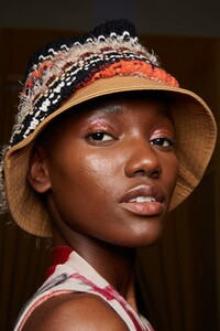 backstage-defile-cividini-automne-hiver-2020-2021-milan-coulisses-152.thumb.jpg.00ca881af4593f26f47100e8ddd23907.jpg