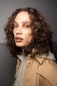 backstage-defile-courreges-printemps-ete-2020-paris-coulisses-75.thumb.jpg.93327646a9cdb793f740c06d9fb06673.jpg
