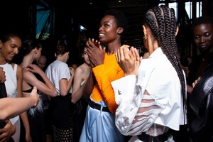 backstage-defile-david-koma-printemps-ete-2020-londres-coulisses-112.thumb.jpg.6ecfca266961b5e2705978e63b6187f2.jpg