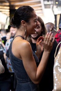 backstage-defile-david-koma-printemps-ete-2020-londres-coulisses-57.thumb.jpg.957665ebc5856de9a3aea44cd1ab8d64.jpg