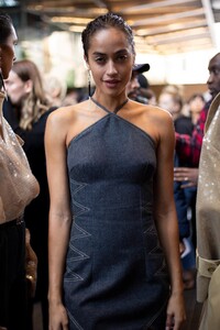 backstage-defile-david-koma-printemps-ete-2020-londres-coulisses-59.thumb.jpg.8800c51234f4ec4e3272b7054cefe328.jpg