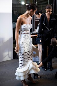 backstage-defile-david-koma-printemps-ete-2020-londres-coulisses-97.thumb.jpg.8f5b0ba193f7b530eb9d4fb24ef4f2f9.jpg