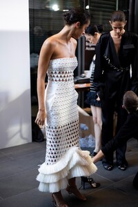 backstage-defile-david-koma-printemps-ete-2020-londres-coulisses-97.thumb.jpg.8f5b0ba193f7b530eb9d4fb24ef4f2f9.jpg